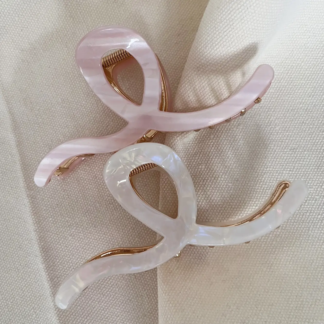 Shark Hair Clip with Sweet Acetate Design - Image 3