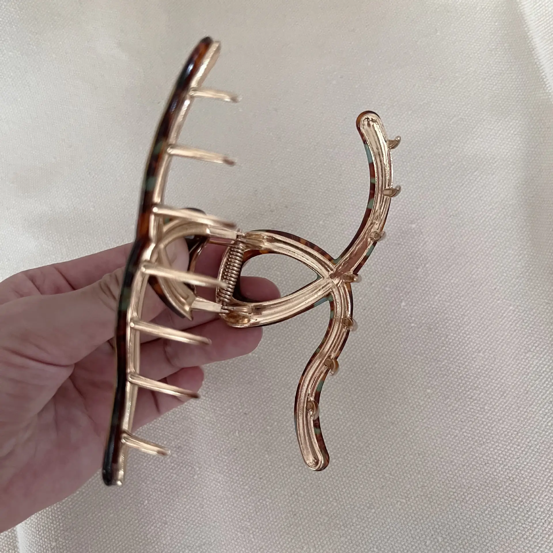 Shark Hair Clip with Sweet Acetate Design - Image 5