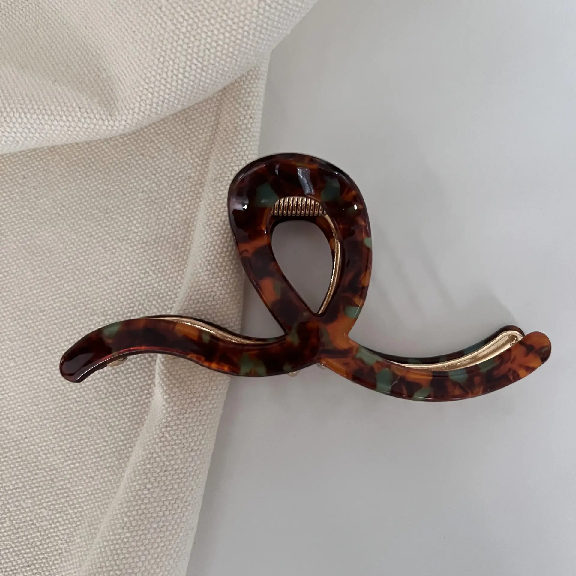 Shark Hair Clip with Sweet Acetate Design - Image 2