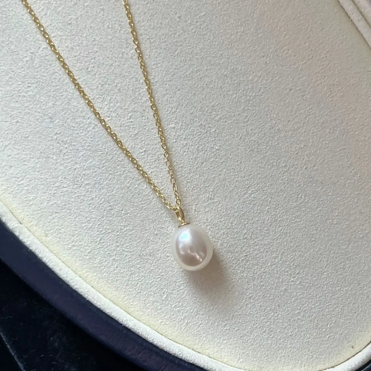 Natural Pearl Necklace with Gold Plating & Light Chain