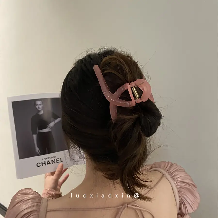 Jelly Color Shark Clip for Bath Back Head - Image 9