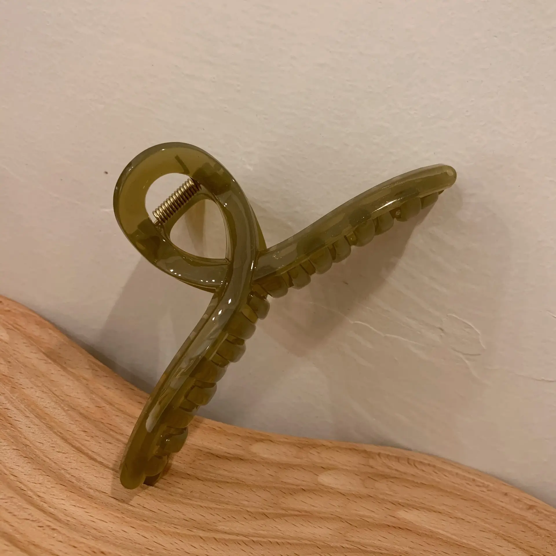 Jelly Color Shark Clip for Bath Back Head - Image 4
