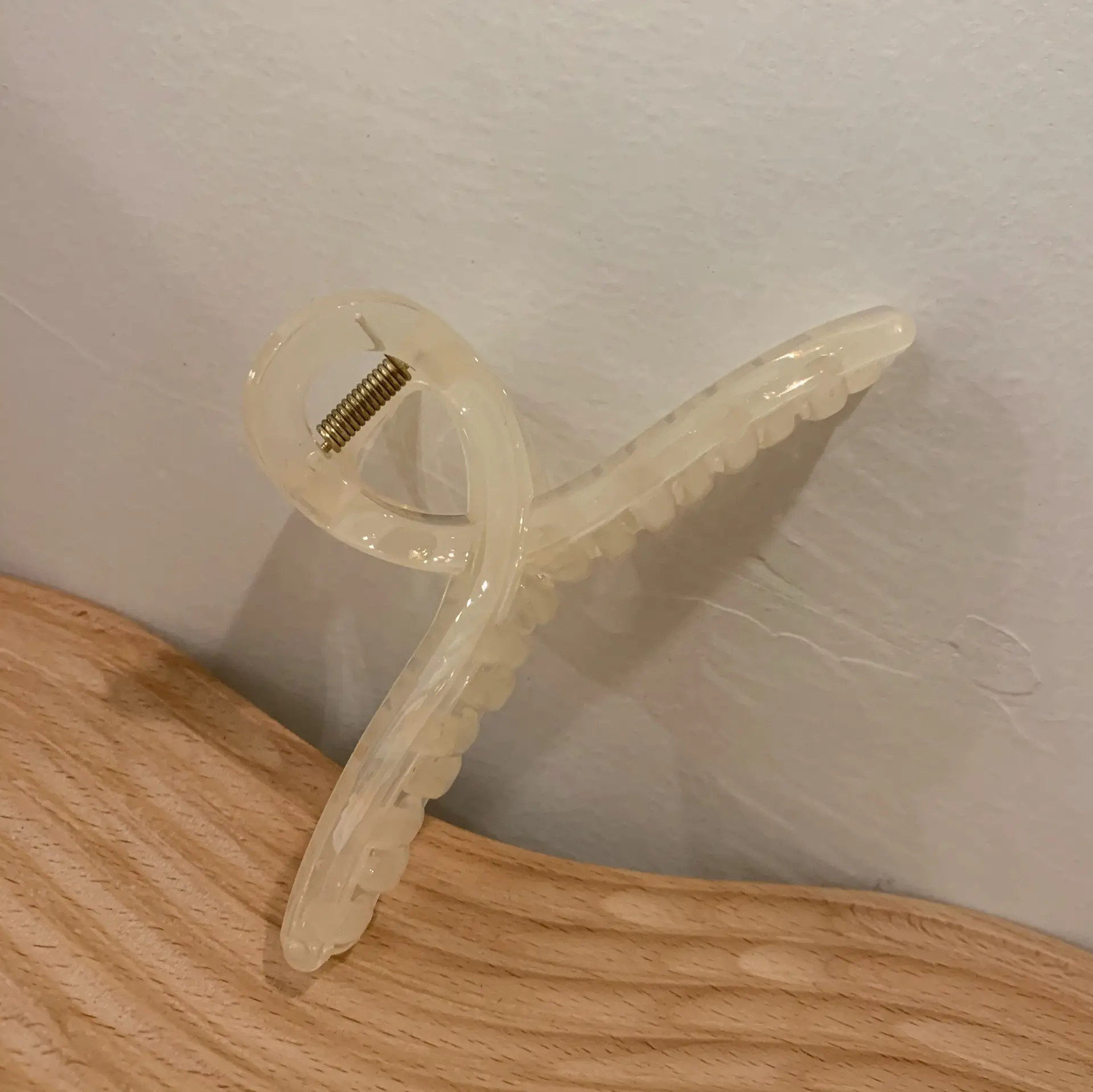 Jelly Color Shark Clip for Bath Back Head - Image 5