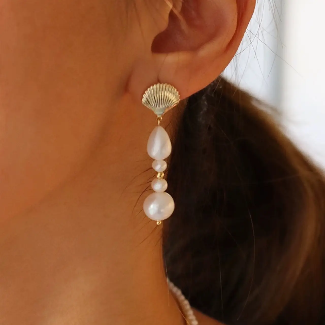 Golden Shell Pearl Dangle Earrings for Women - Image 3