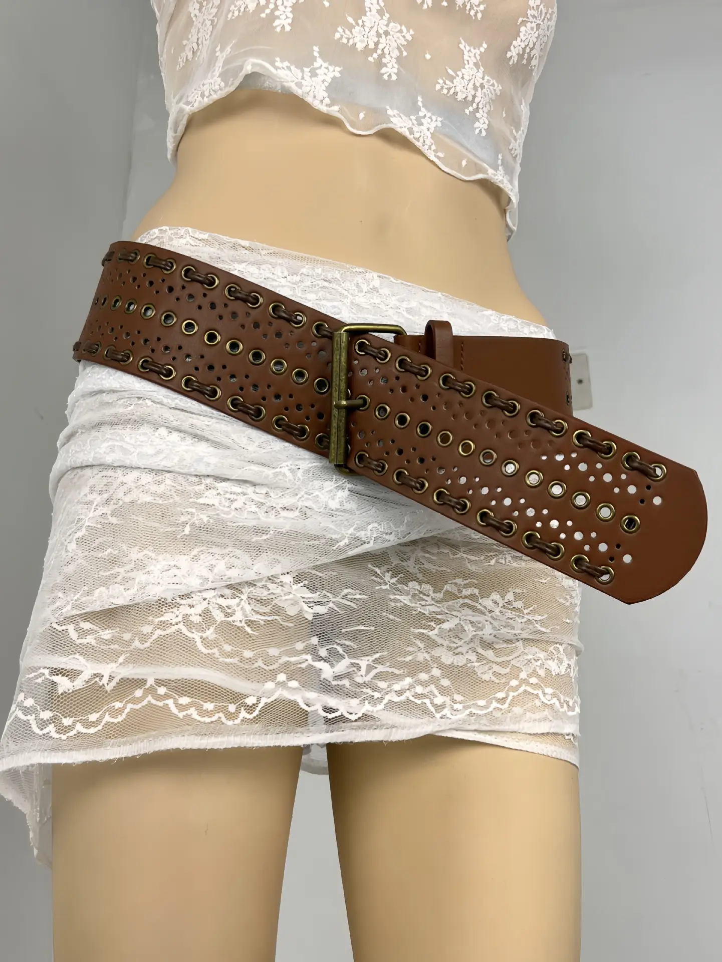 White Vintage Rivet Belt with Buckle — feature 34