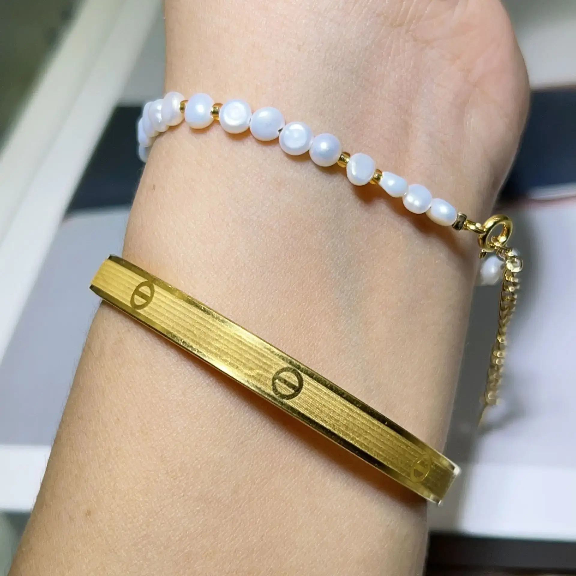Natural Freshwater Pearl Bracelet with Blue Stones — feature 24