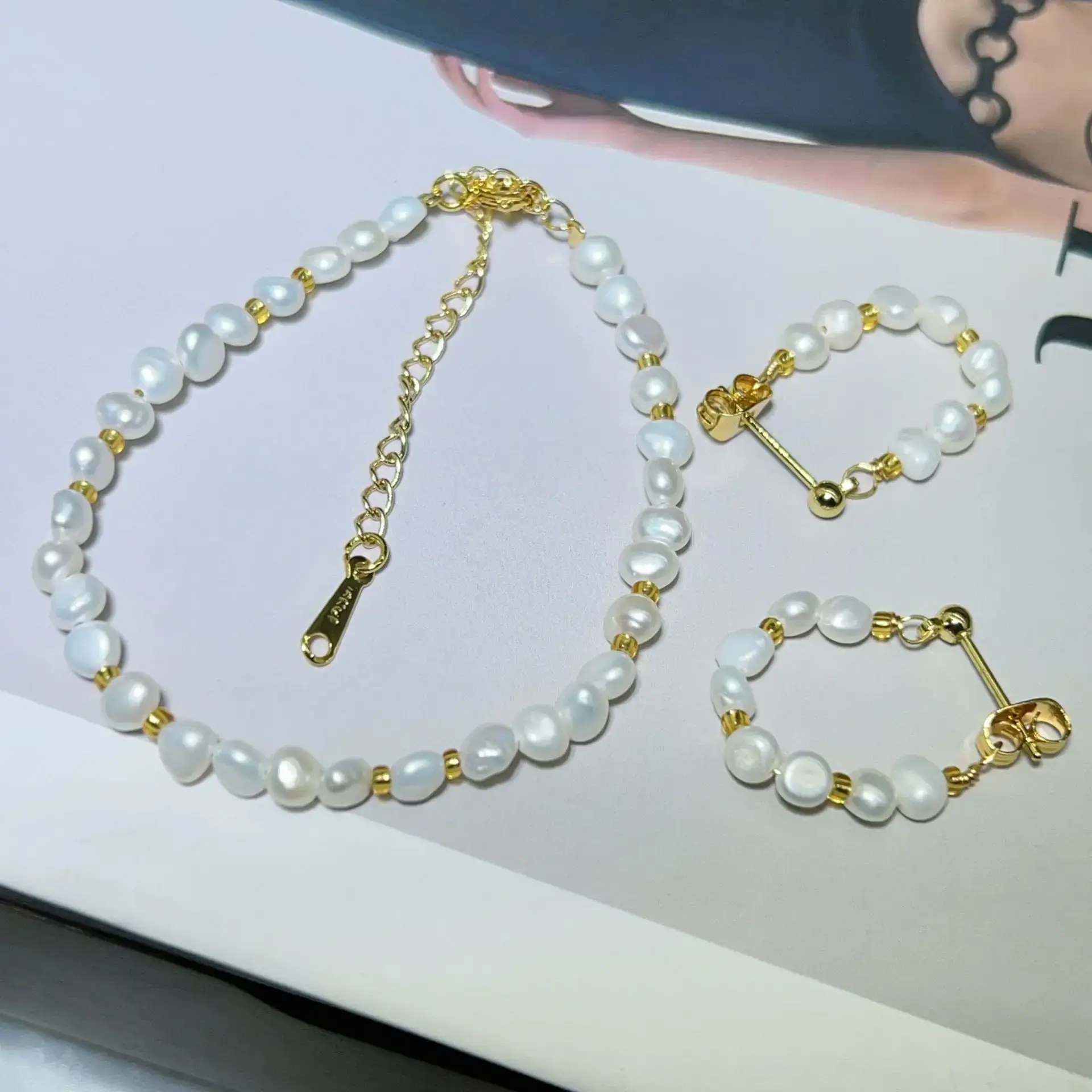 Natural Freshwater Pearl Bracelet with Blue Stones — feature 25
