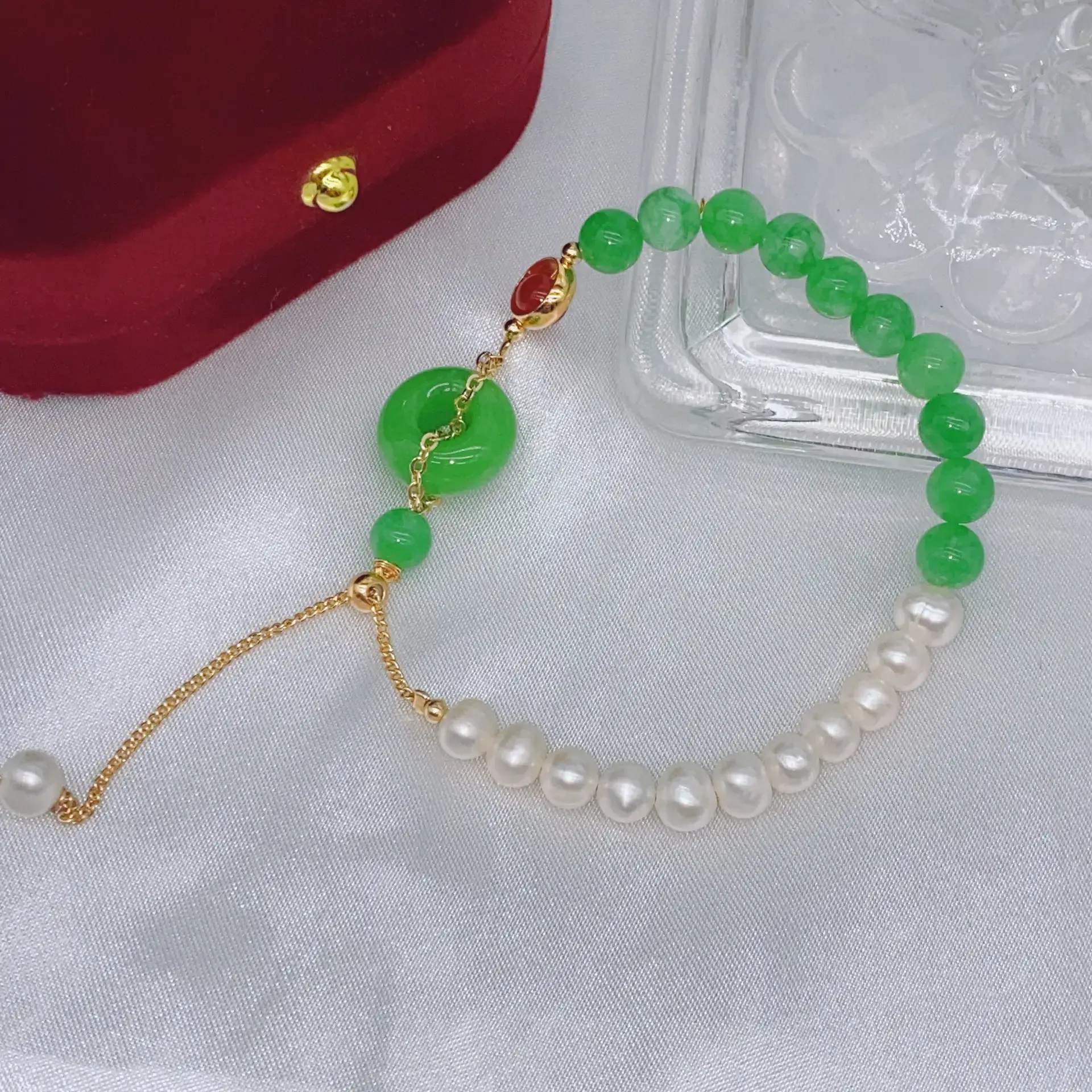 Natural Freshwater Pearl Bracelet with Blue Stones — feature 6