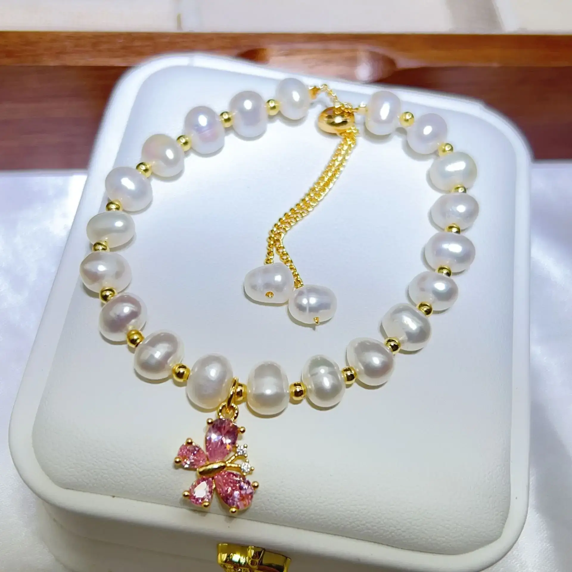 Natural Freshwater Pearl Bracelet with Blue Stones