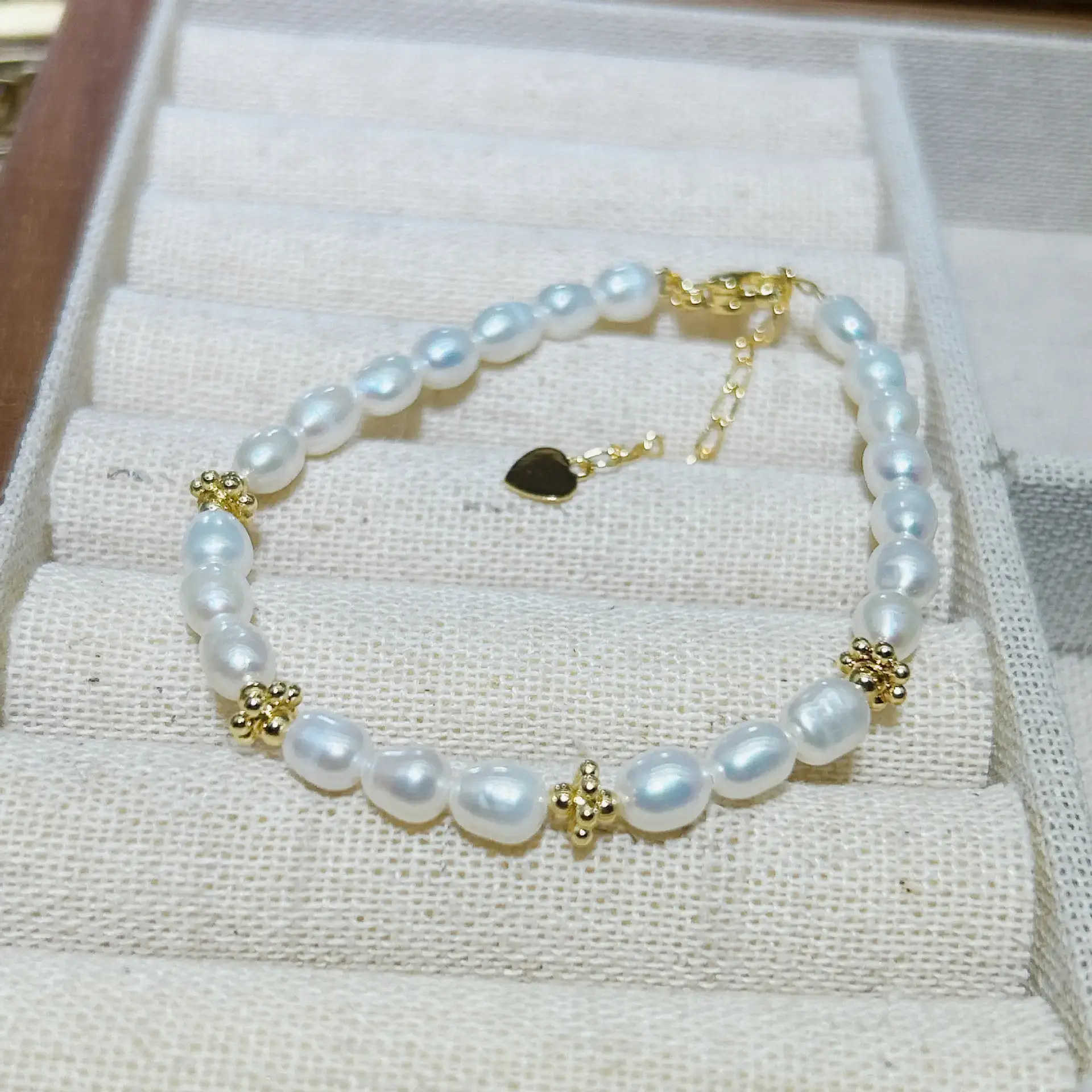 Natural Freshwater Pearl Bracelet with Blue Stones