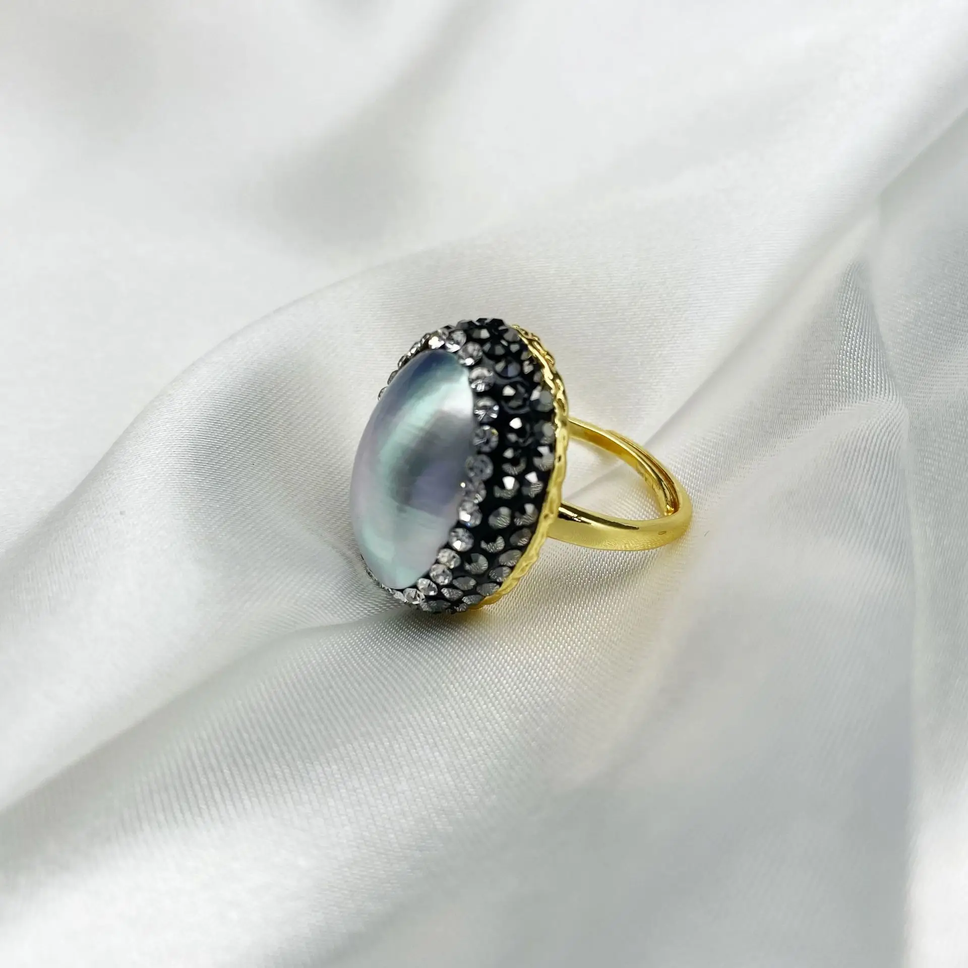 Natural Mabei Women's Ring with Diamond Border — feature 5