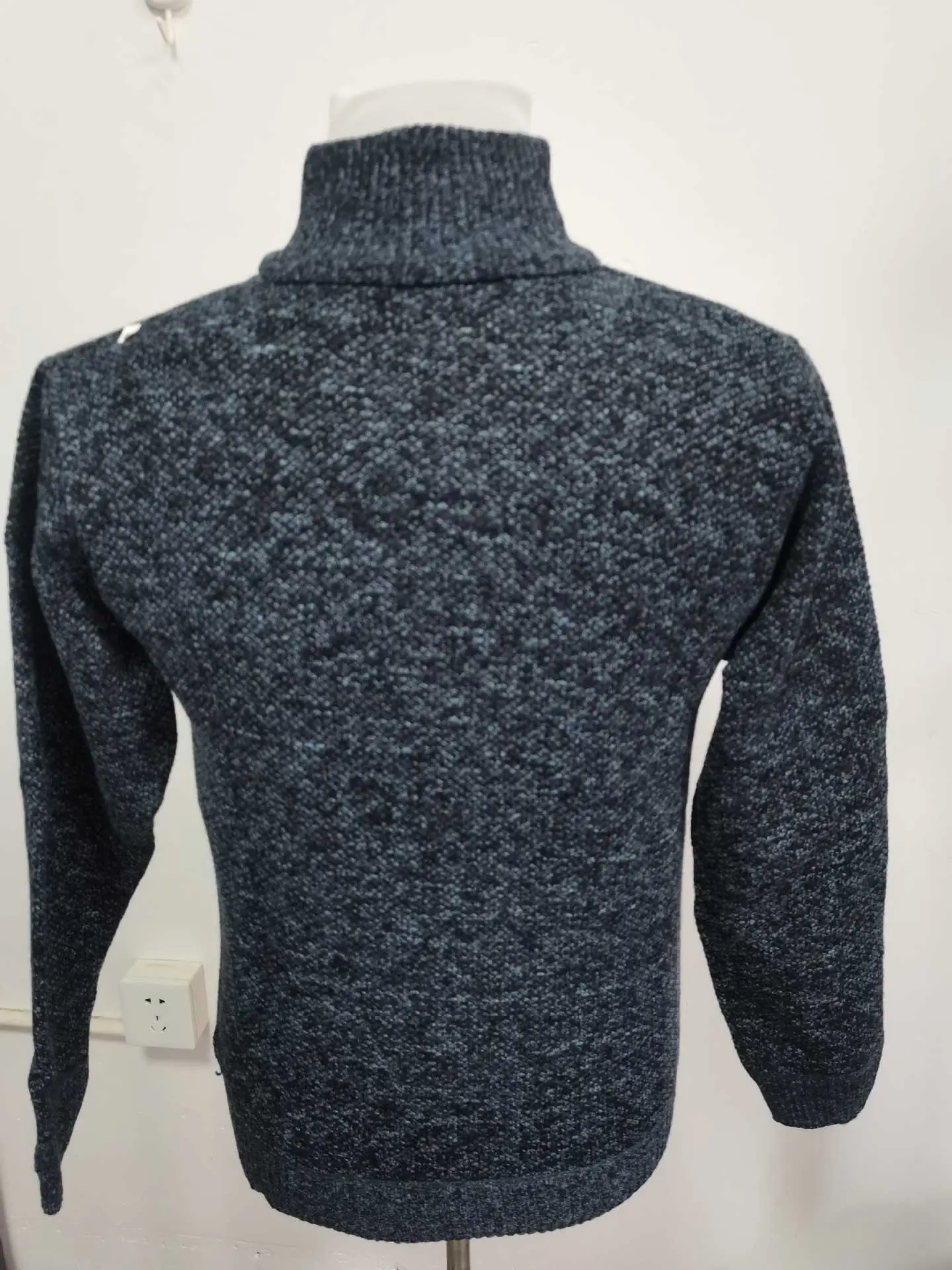 Men Grey Knit Crossbody Zipper Pullover — feature 11