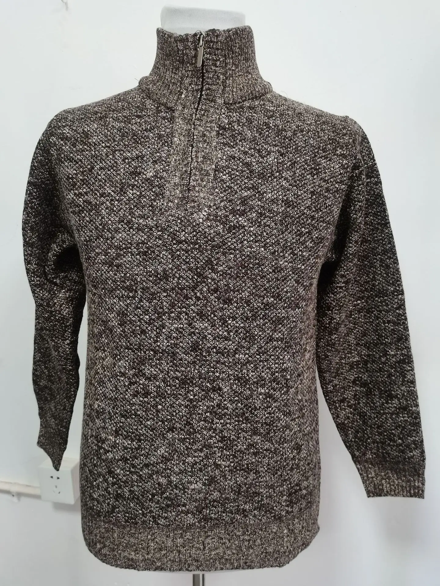 Men Grey Knit Crossbody Zipper Pullover — feature 15