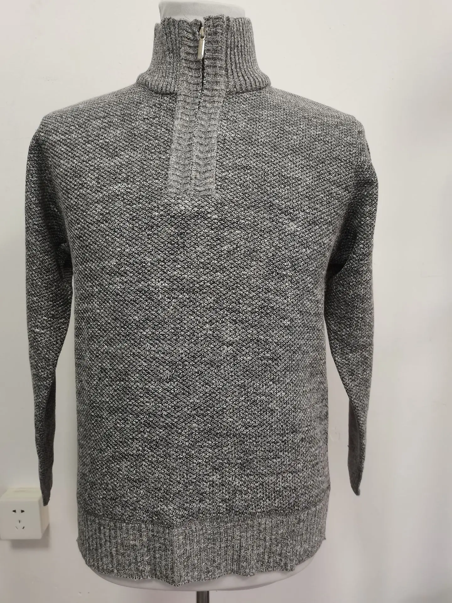 Men Grey Knit Crossbody Zipper Pullover — feature 4