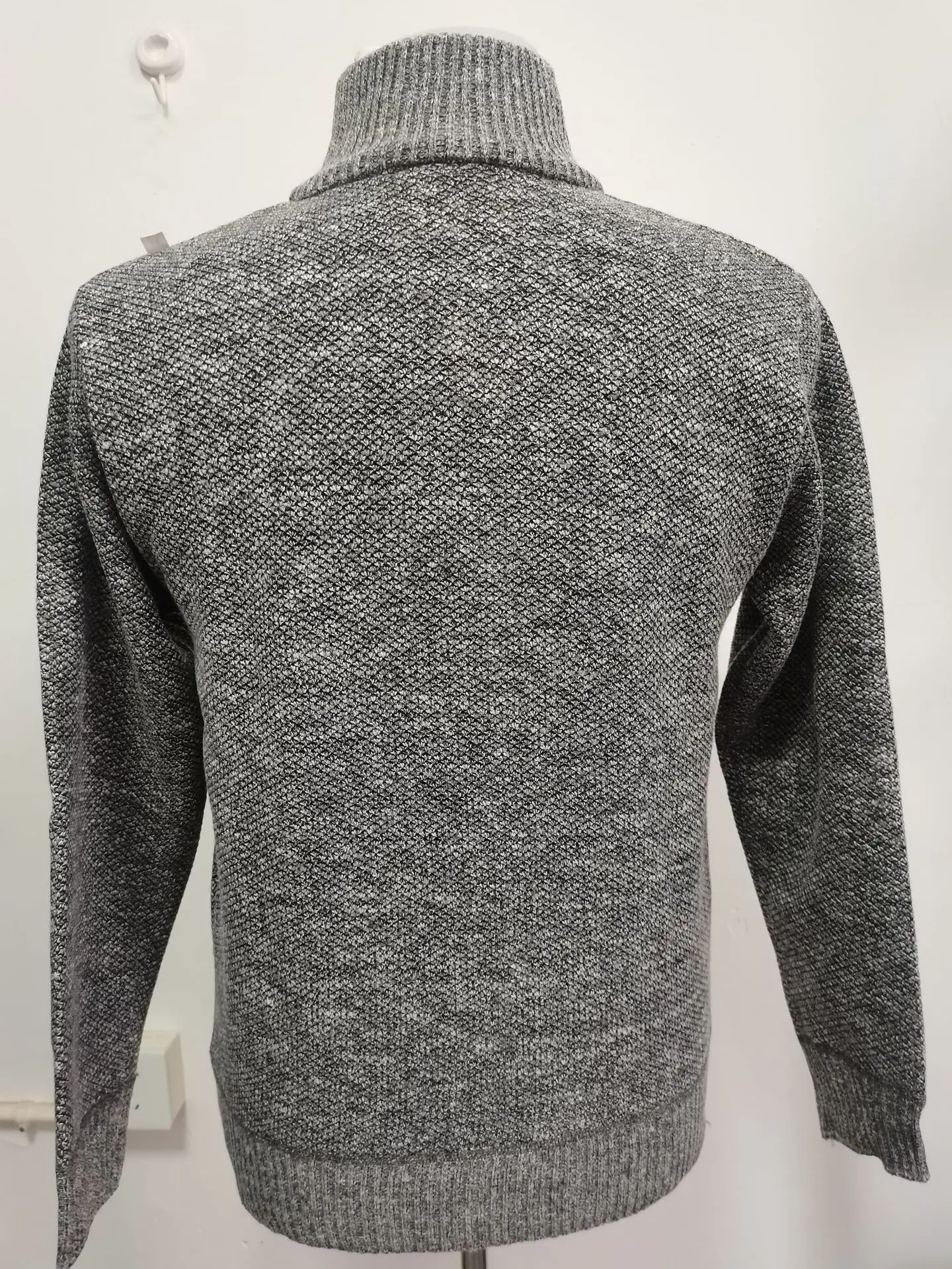 Men Grey Knit Crossbody Zipper Pullover — feature 5