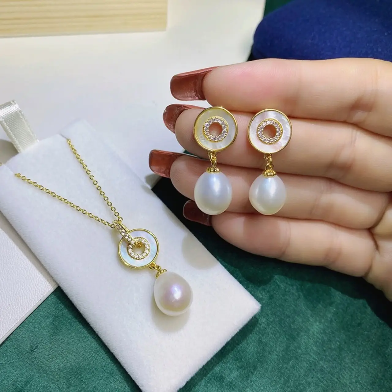 New Shiny Natural Pearl Earrings for Women