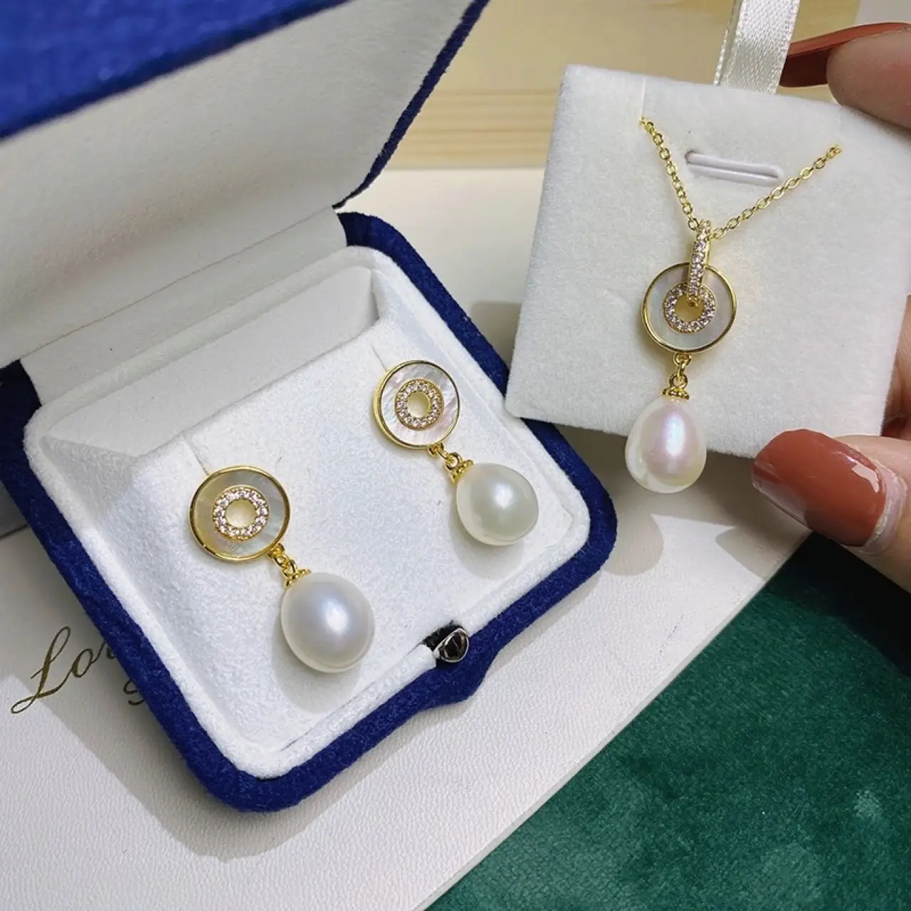 New Shiny Natural Pearl Earrings for Women