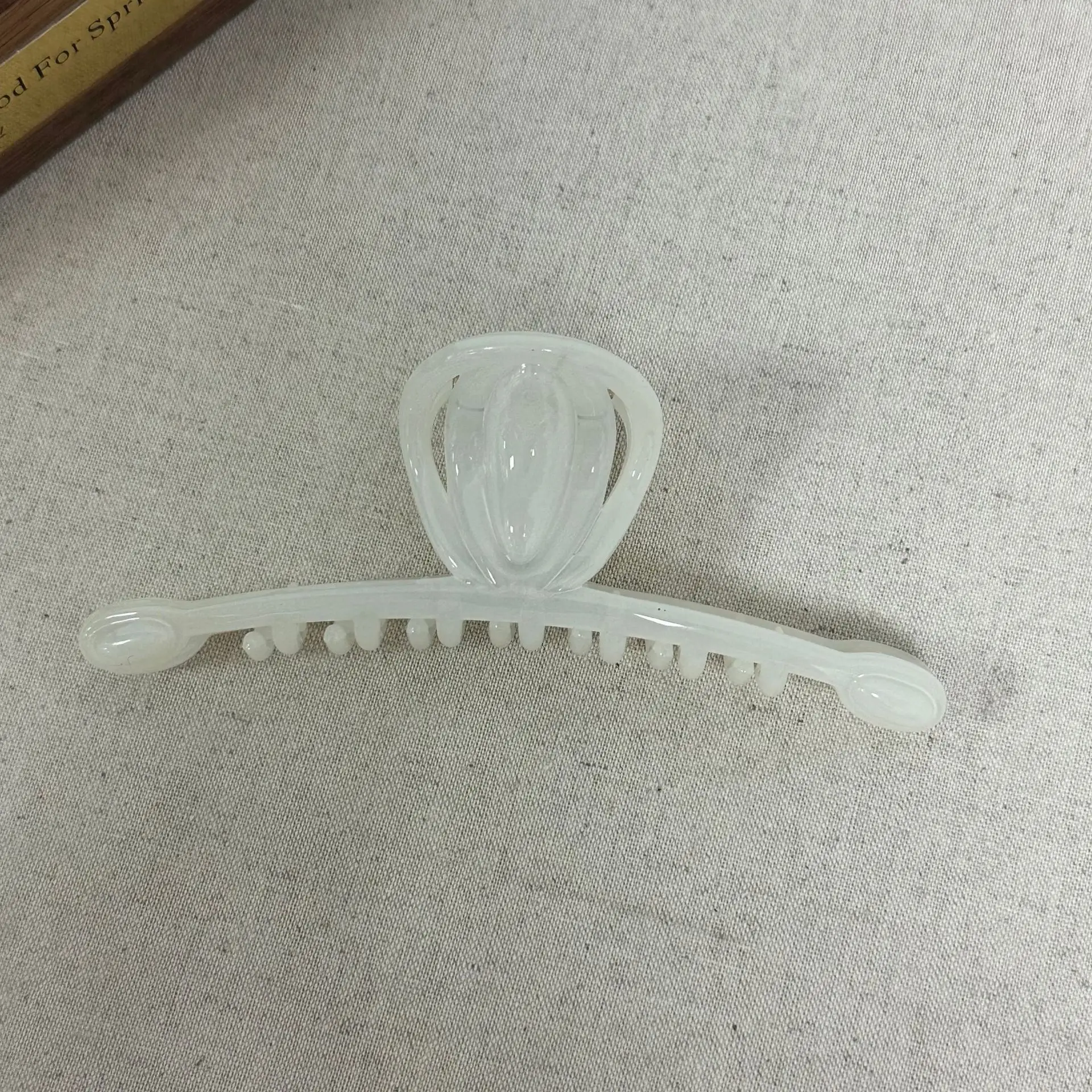 French Retro Shark Clip for Women Large Hairpin