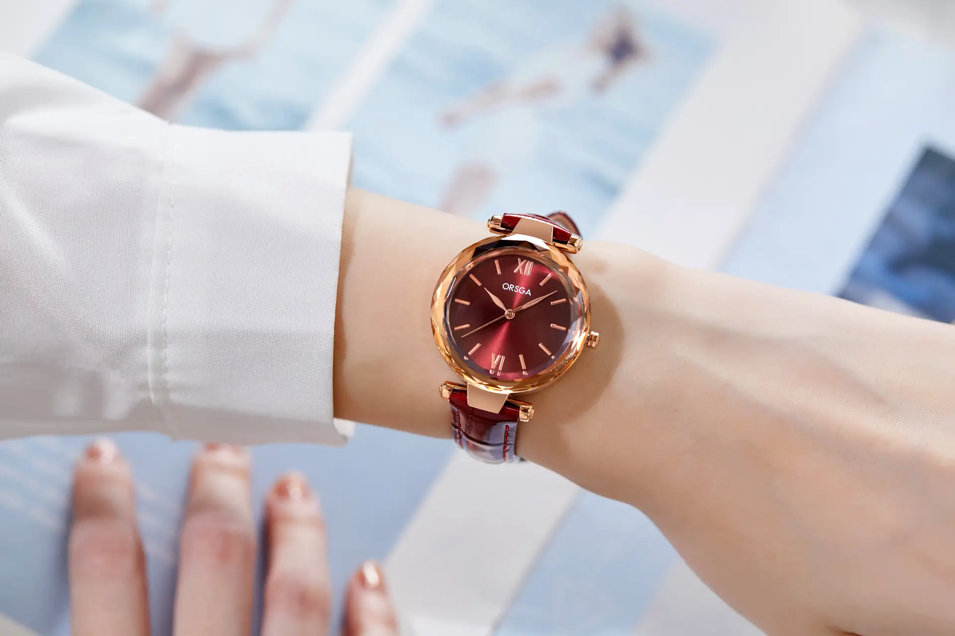 Rose Gold Women's Quartz Watch with Steel Belt — feature 5