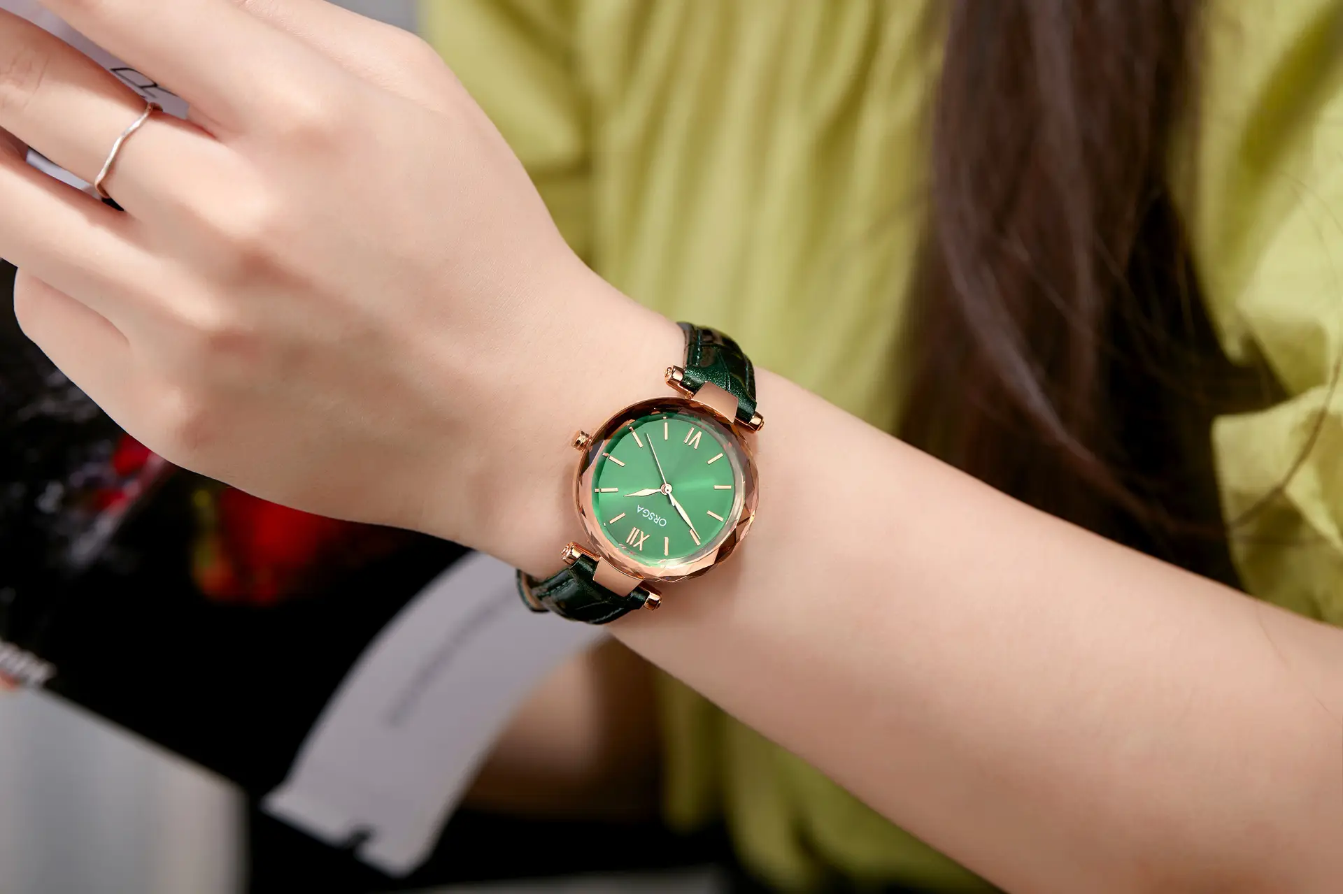 Rose Gold Women's Quartz Watch with Steel Belt — feature 8