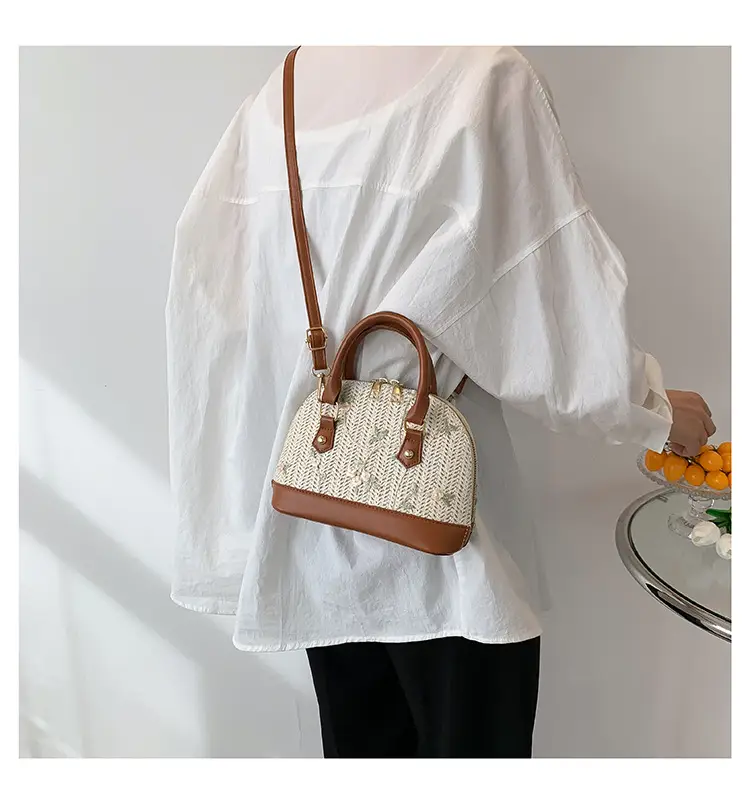 Vintage Lace Embroidered Women's Shoulder Bag 2023 — feature 12