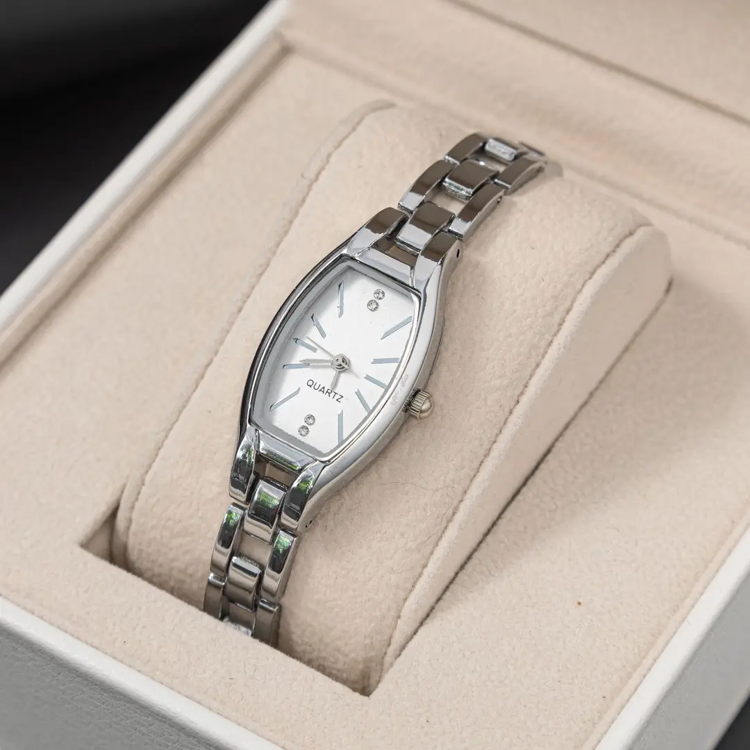 Foreign Trade Simple Retro Barrel-Shaped Women's Watch Niche Stainless Steel Bracelet Watch Quartz Women's Watch Wholesale — feature 1
