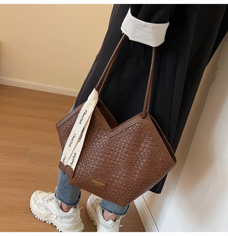 Women Retro Quilted Shoulder Bag Brown White 2024 — feature 16