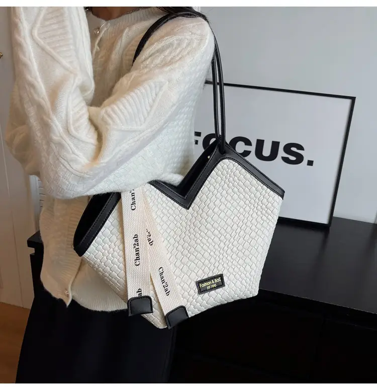 Women Retro Quilted Shoulder Bag Brown White 2024 — feature 22
