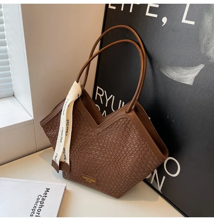 Women Retro Quilted Shoulder Bag Brown White 2024 — feature 27