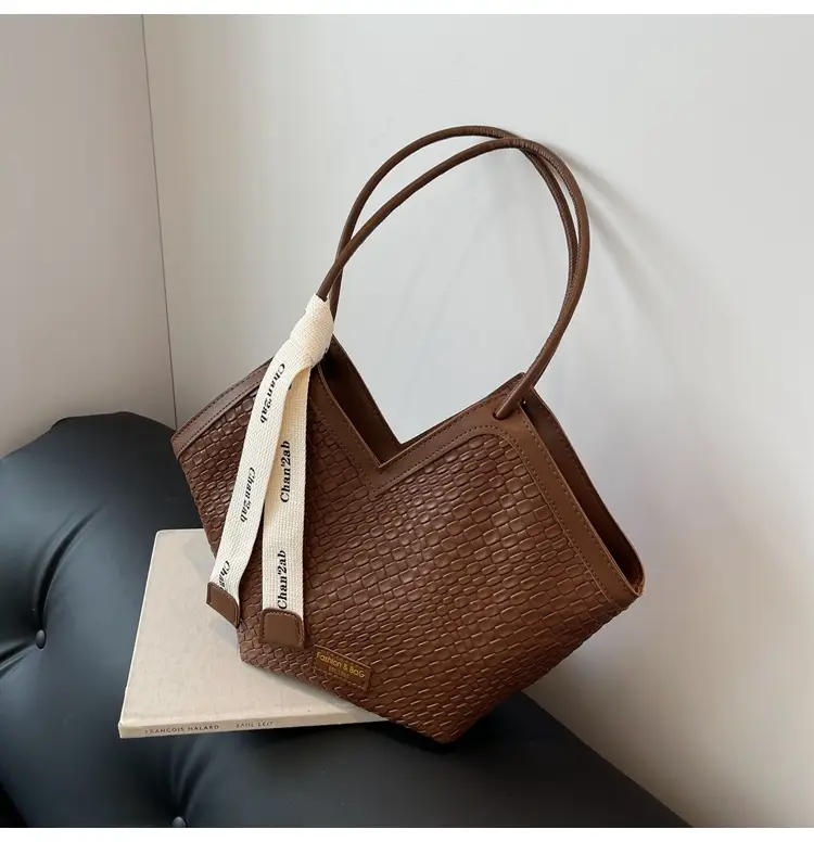 Women Retro Quilted Shoulder Bag Brown White 2024 — feature 33