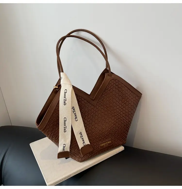 Women Retro Quilted Shoulder Bag Brown White 2024 — feature 34