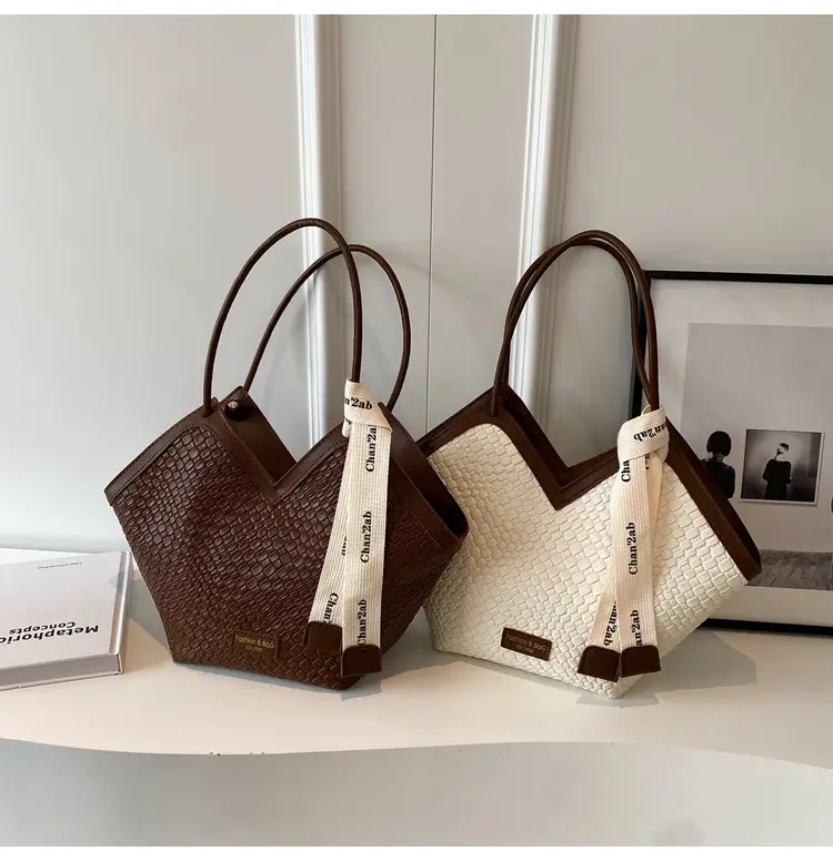 Women Retro Quilted Shoulder Bag Brown White 2024 — feature 39