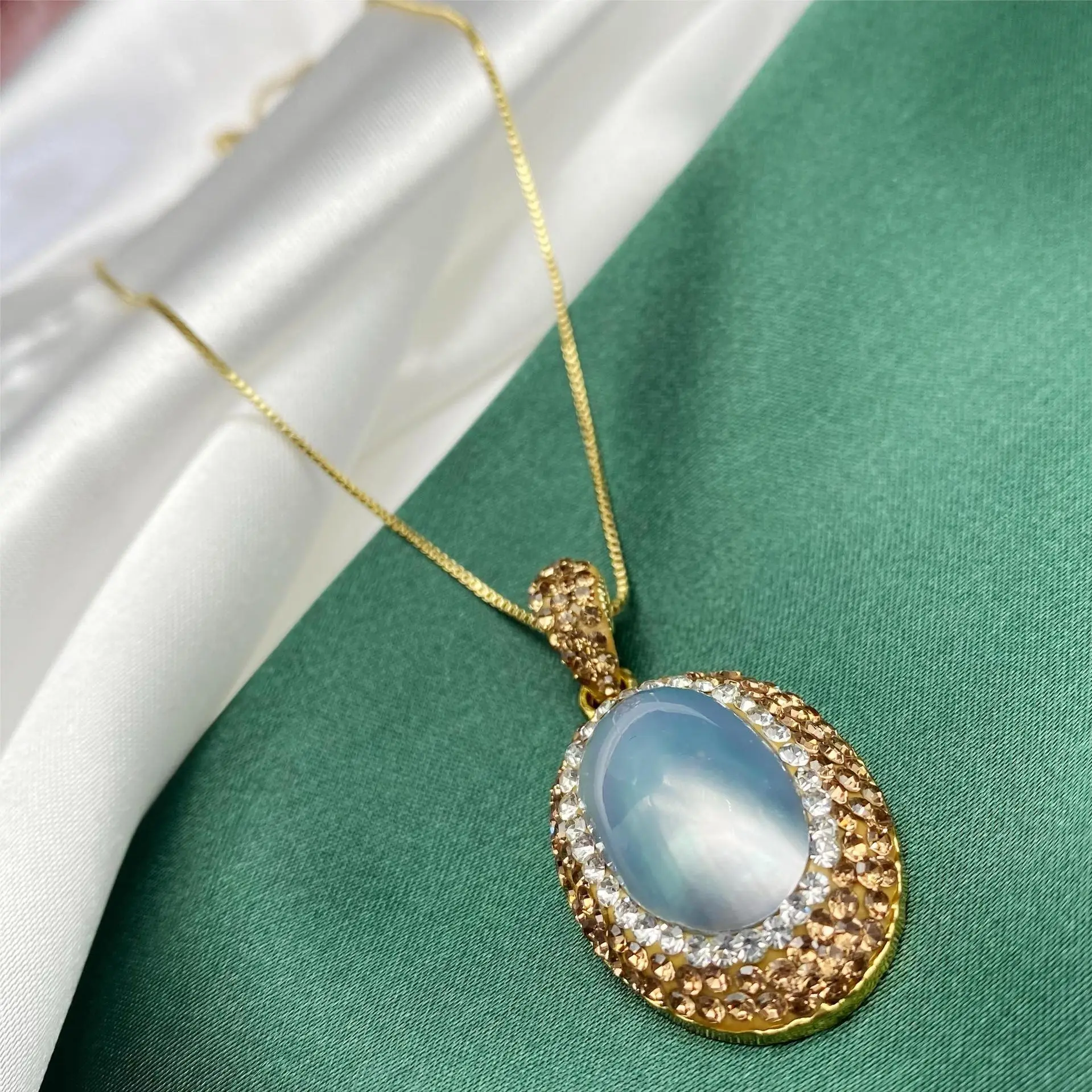 Natural Mabei Necklace with Light Pearl Pendant - Image 3