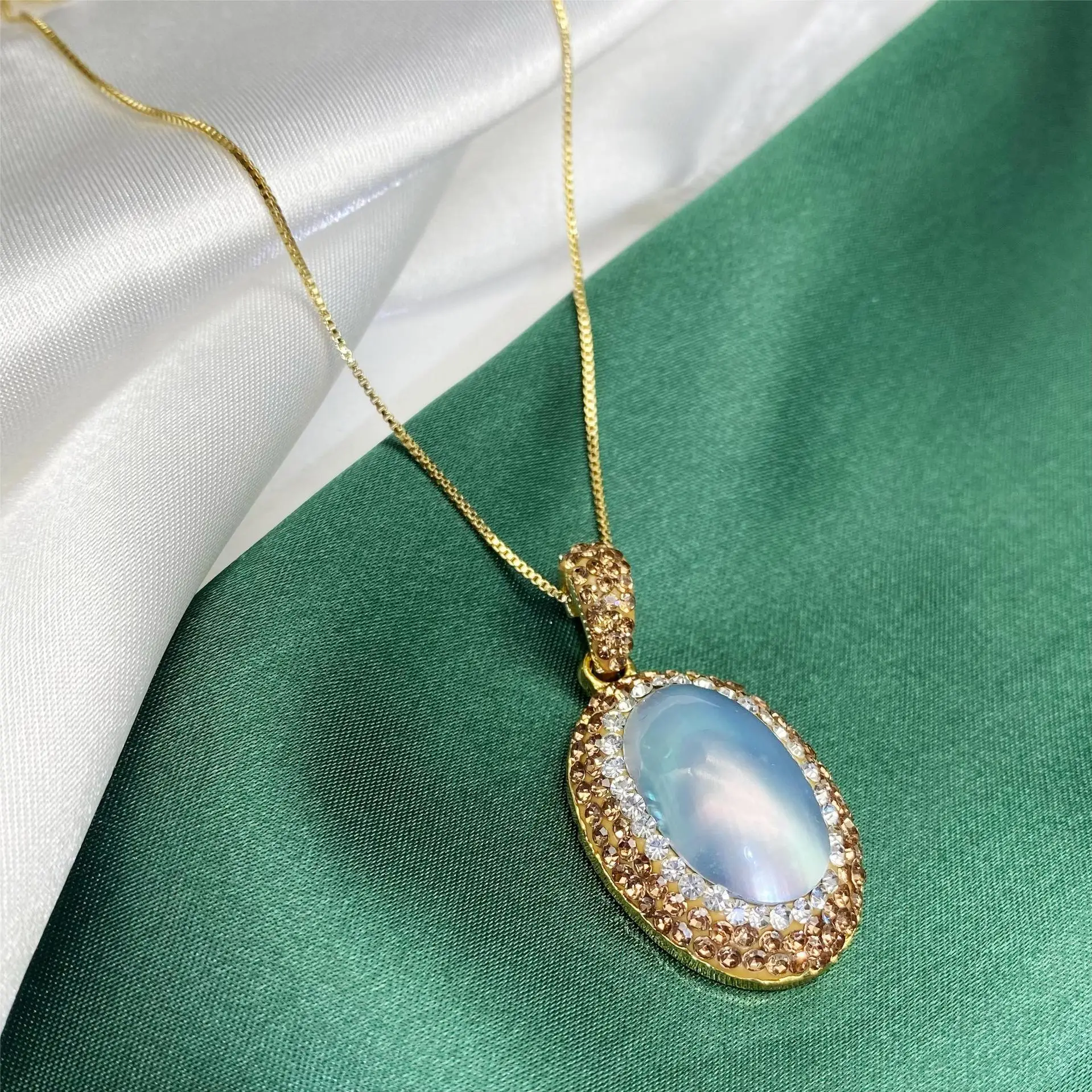 Natural Mabei Necklace with Light Pearl Pendant - Image 4