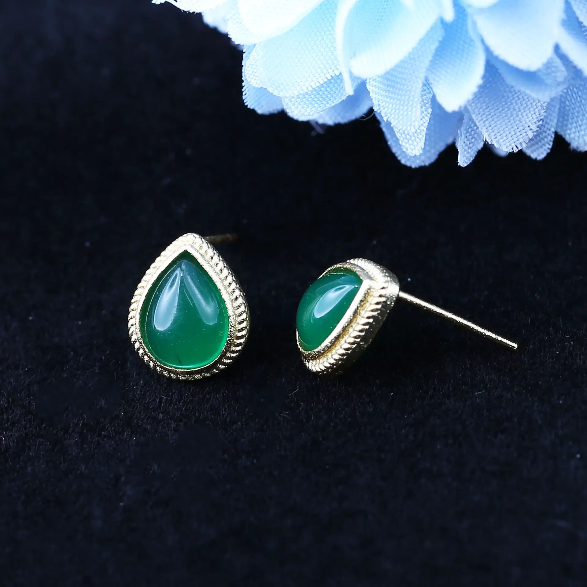 Natural Emerald Earrings Green Agate Women's Retro Chalcedony Elegant Water Drop Earrings Inlay - Image 3
