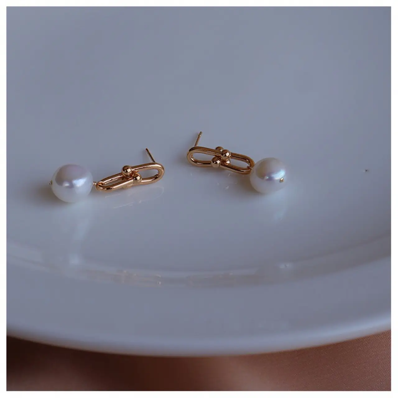Natural Pearl Horseshoe Earrings Gold Plated 14k — feature 8