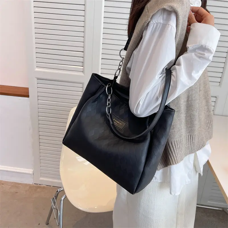 Cross-Border Large Capacity Women's White Black Shoulder Bag - Image 3