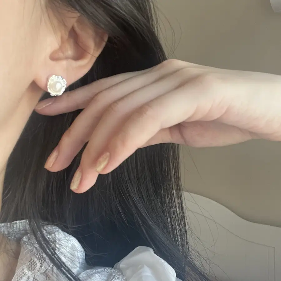 Natural Pearl Earrings Gold Plated Water Lily Design — feature 4