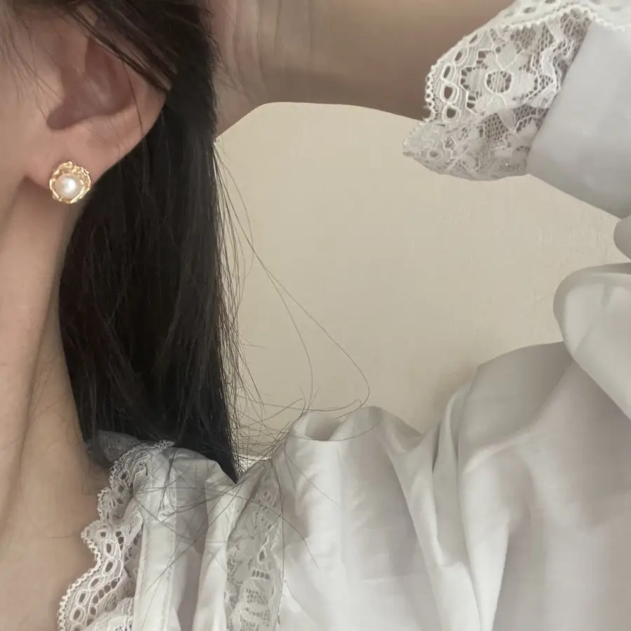 Natural Pearl Earrings Gold Plated Water Lily Design — feature 5