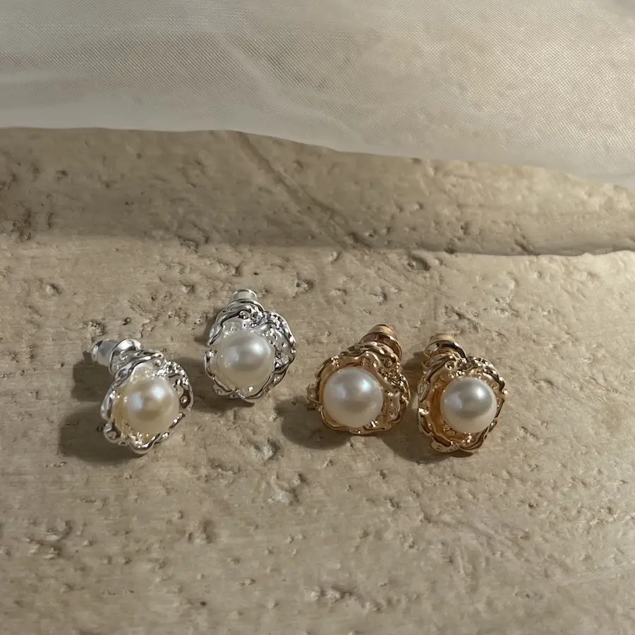 Natural Pearl Earrings Gold Plated Water Lily Design — feature 8