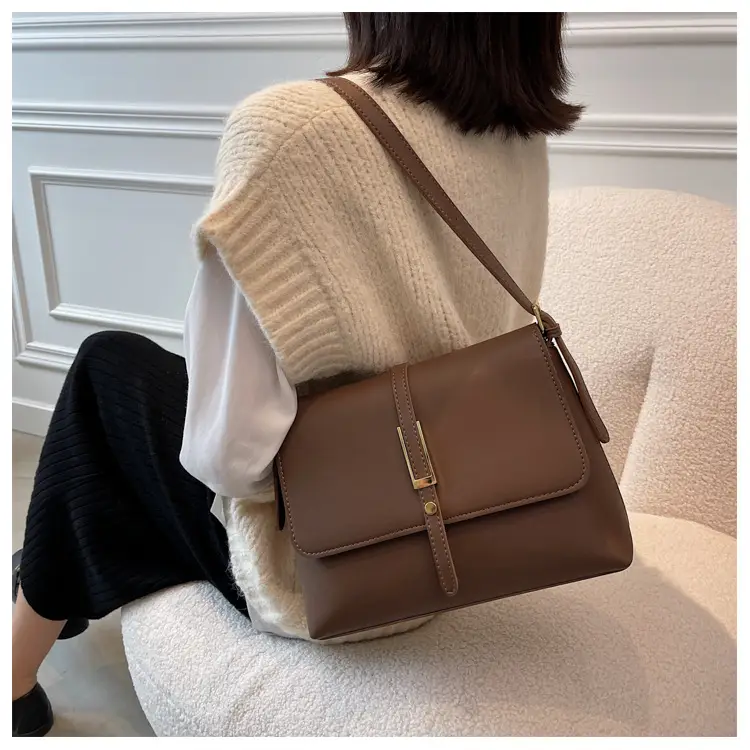 Retro Style Large Shoulder Bag for Women Brown 2026 — feature 17