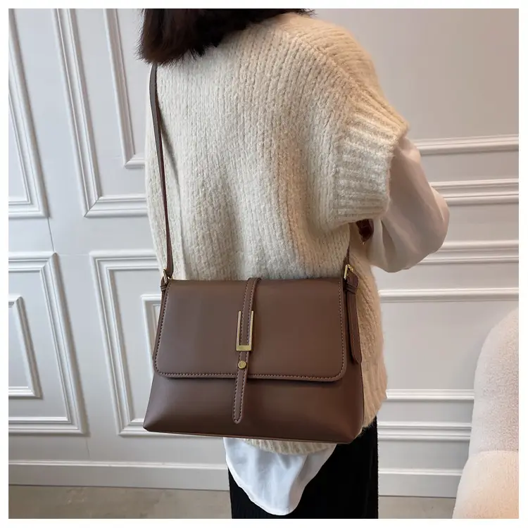 Retro Style Large Shoulder Bag for Women Brown 2026 — feature 20