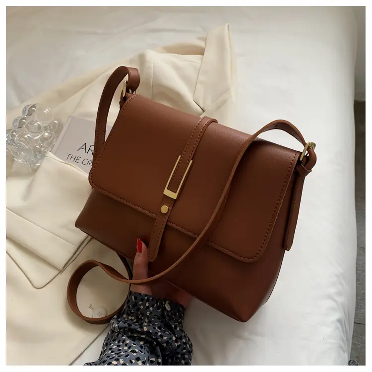 Retro Style Large Shoulder Bag for Women Brown 2026 - Image 3