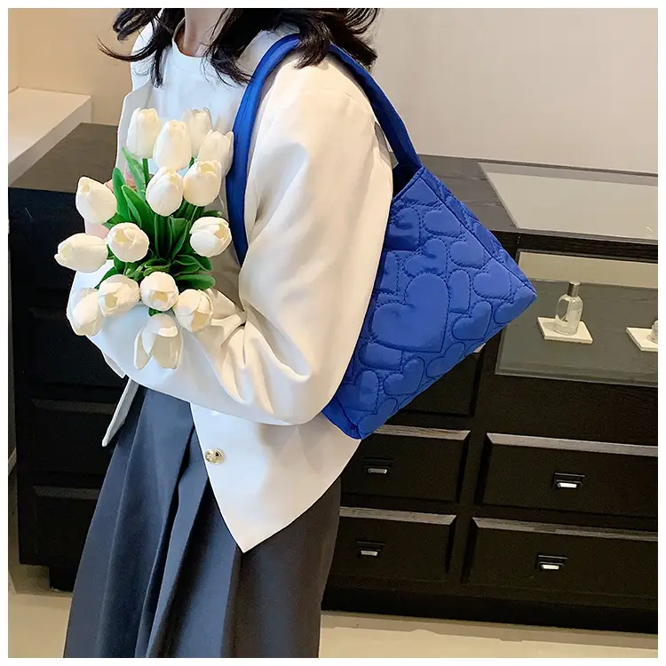 White Quilted Shoulder Bag for Women 2023 Summer — feature 13
