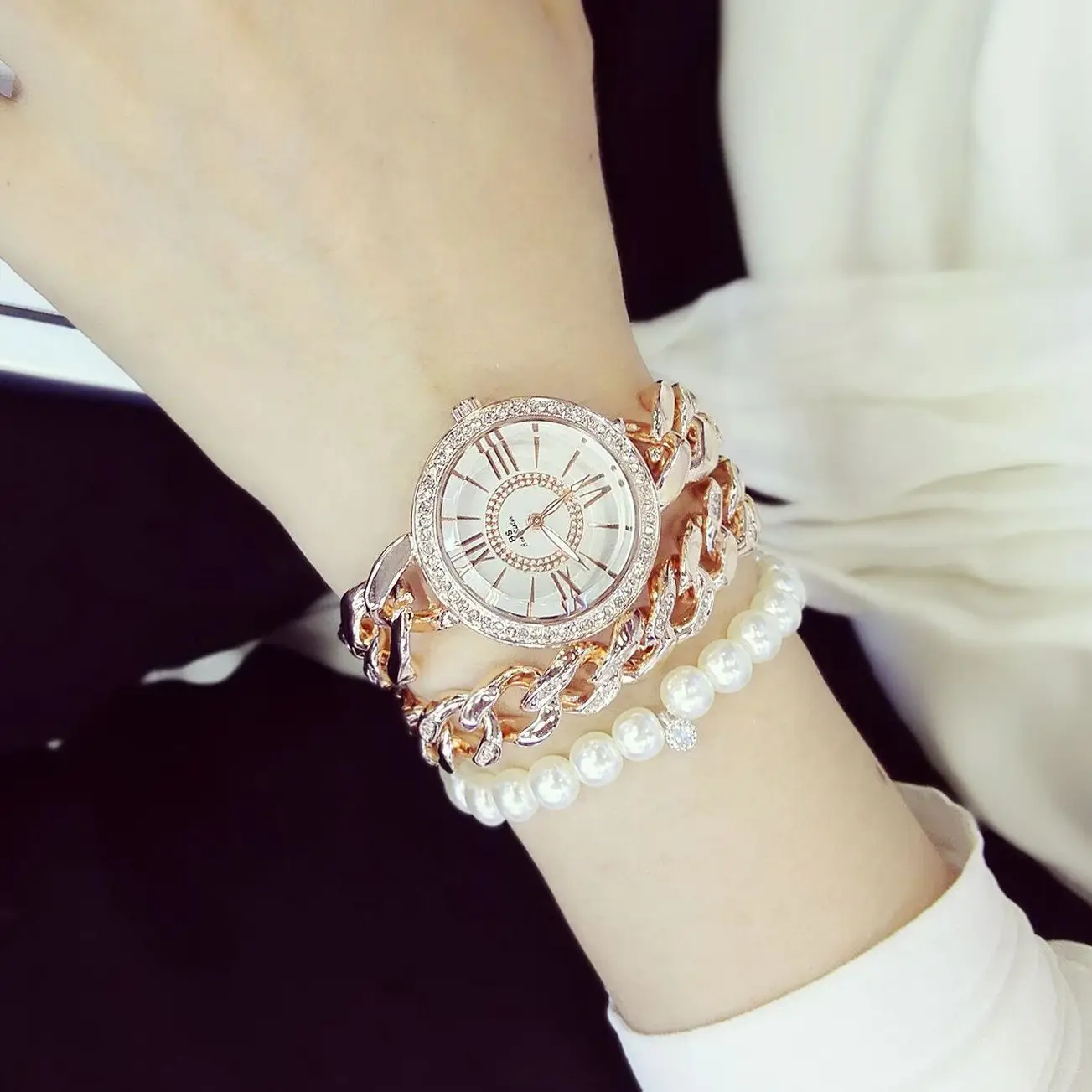 Roses Gold Chain Watch for Women Roman Dial — feature 11