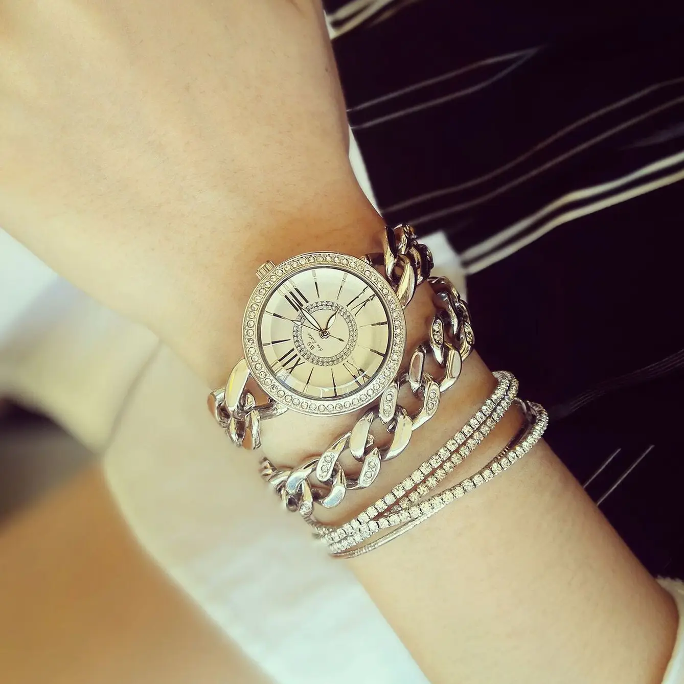 Roses Gold Chain Watch for Women Roman Dial — feature 12
