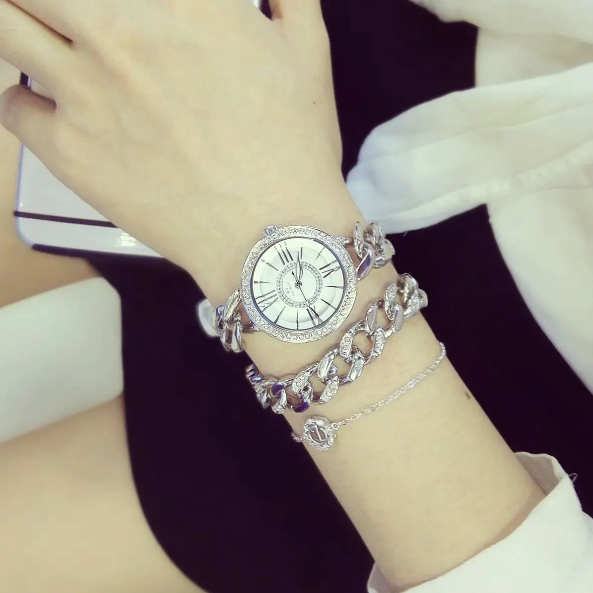 Roses Gold Chain Watch for Women Roman Dial — feature 13