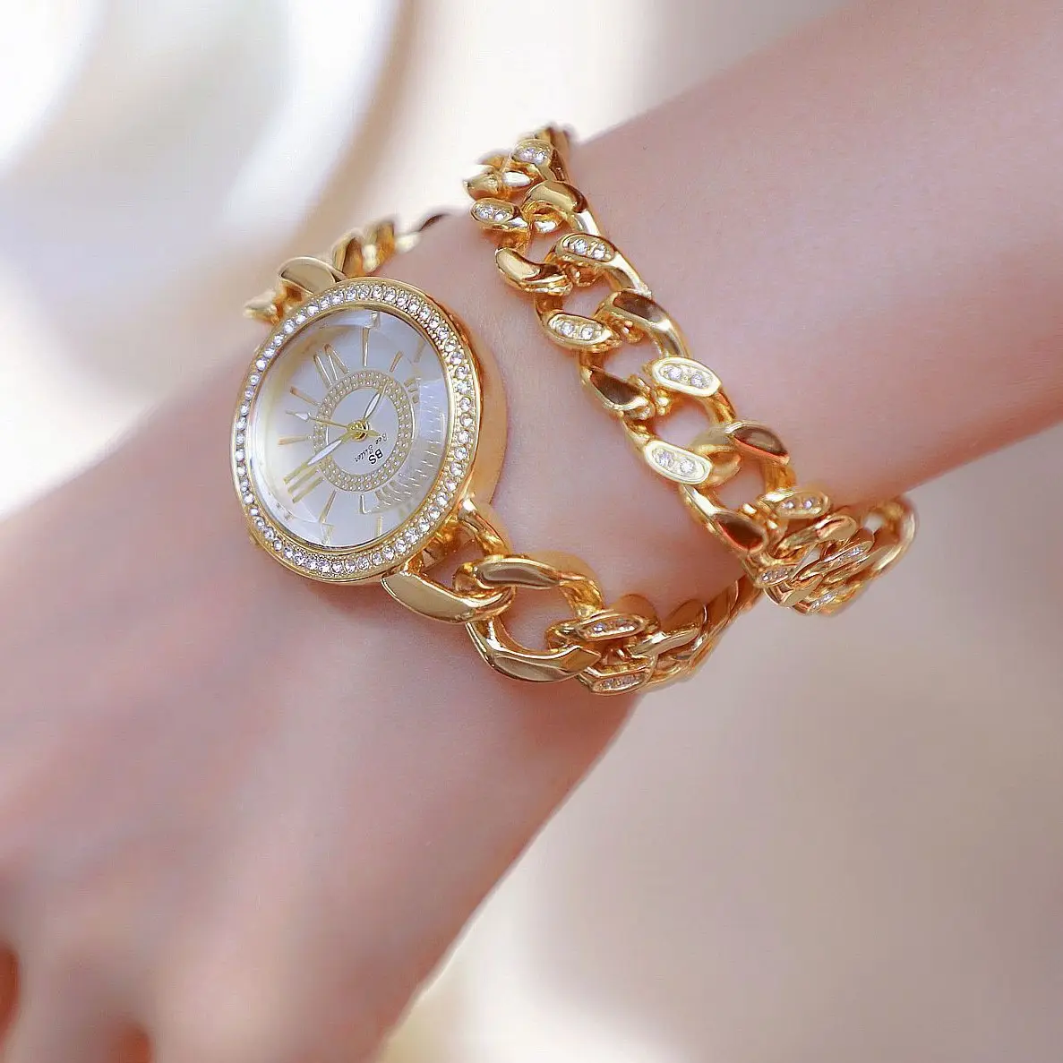 Roses Gold Chain Watch for Women Roman Dial — feature 2