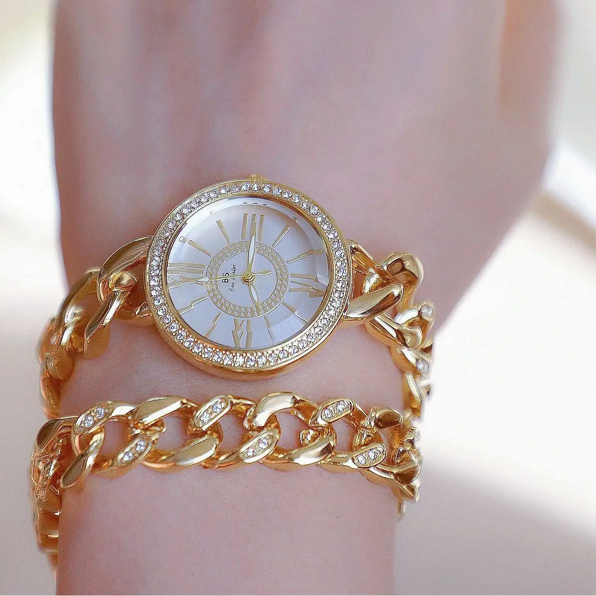 Roses Gold Chain Watch for Women Roman Dial — feature 3