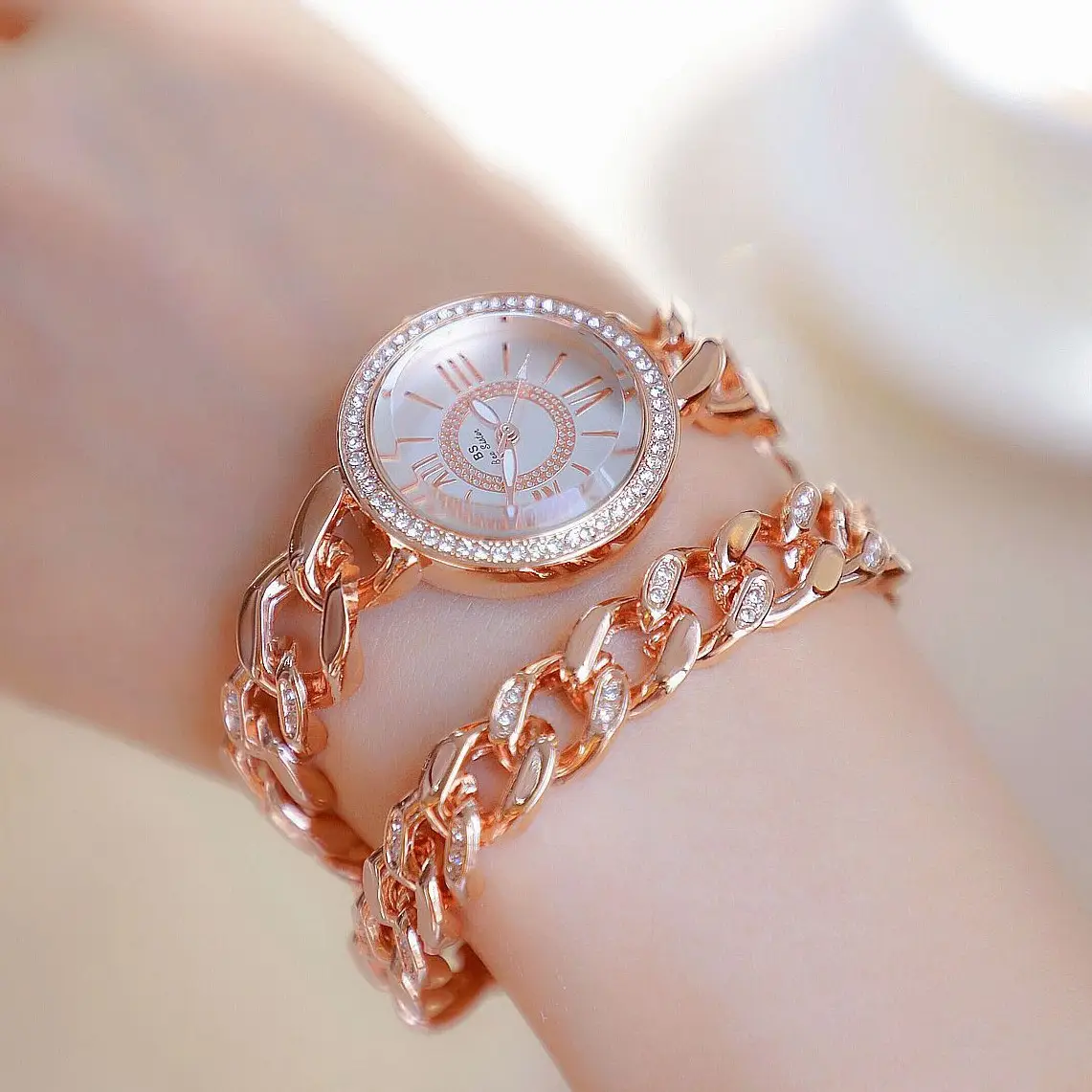 Roses Gold Chain Watch for Women Roman Dial — feature 7